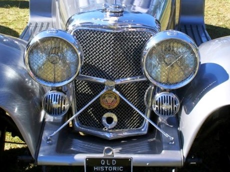 The SS100 replica has high calibre detail.